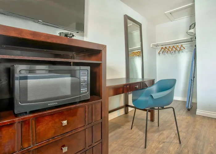 Studio 6 Suites - Albany, Or