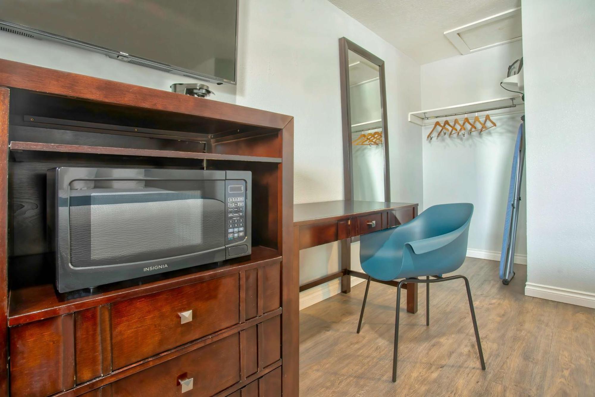 6 - Albany, Or 2* Albany